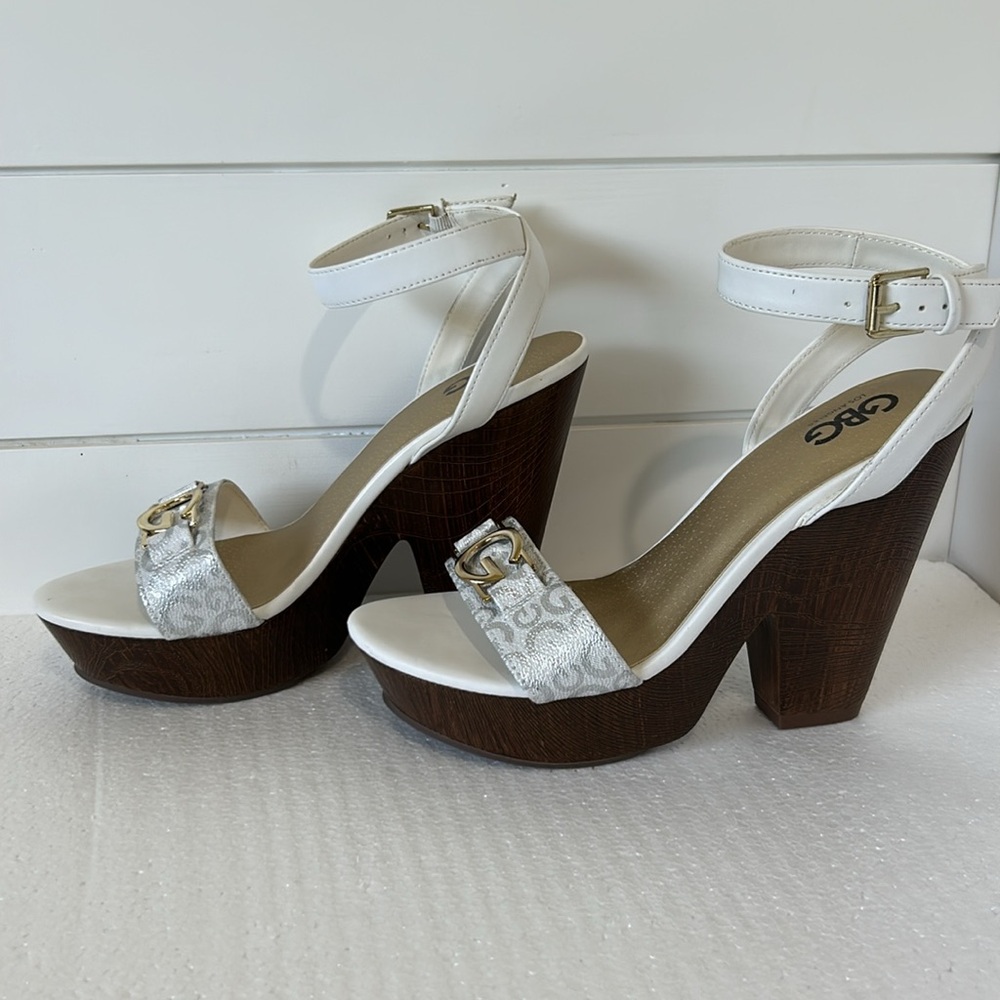 GBG Los Angeles Selah White Logo Platform Block Heel Sandals Size 9 NWOT